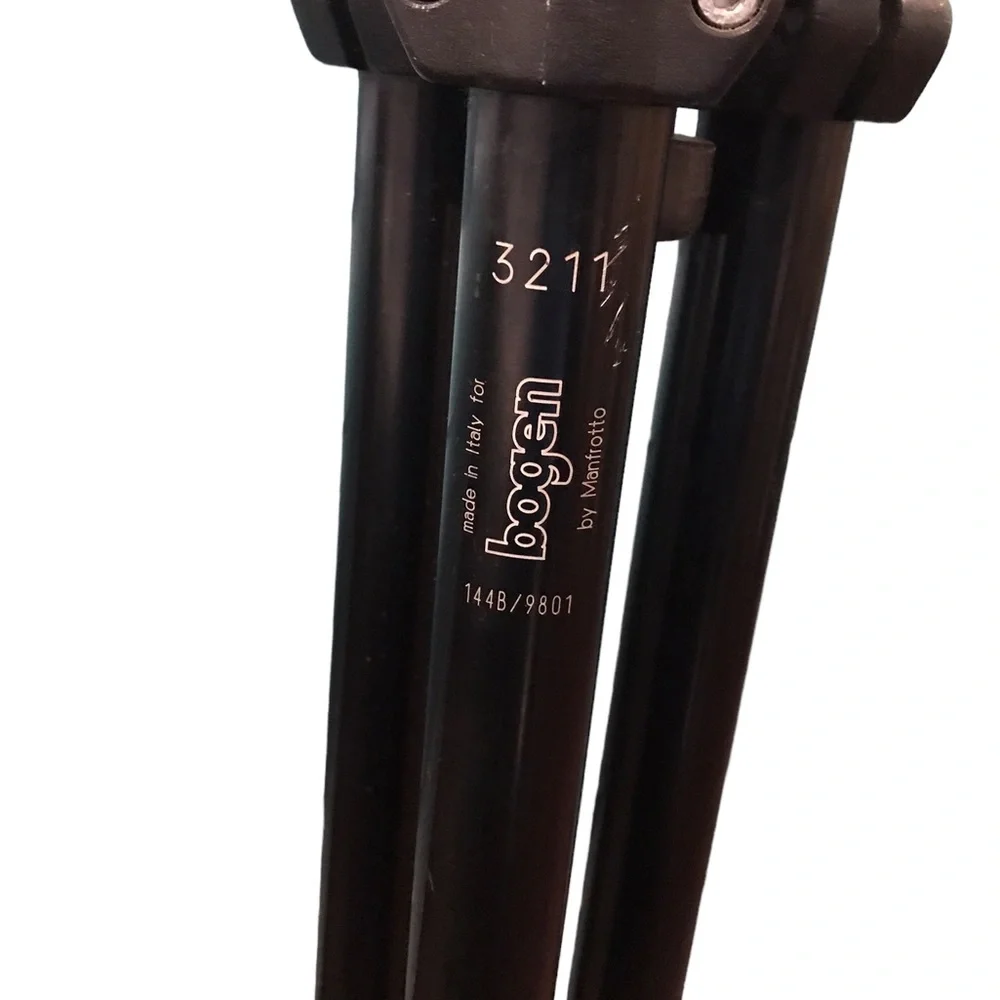 Bogen Manfrotto 3211 Professional Camera Tripod 24-67” anodized legs /3029 Head
